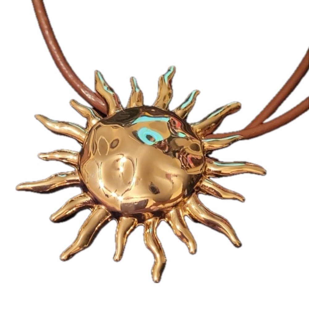NWT ⚜️☀️⚜️ ATTERRI Gorgeous Sunburst Golden Tone Pendant Necklace - Picture 3 of 16
